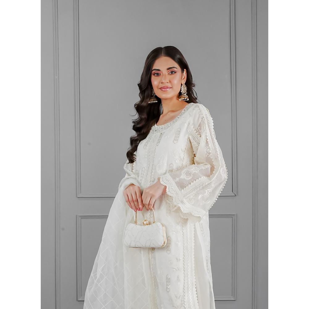 PEARL ESSENCE – Panache By Mona