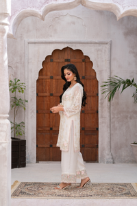 IVORY BLOOM ELEGANCE